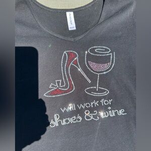 🖤♥️🩷Black V-Neck Short Sleeve Tee with Rhinestones 🩷♥️🖤